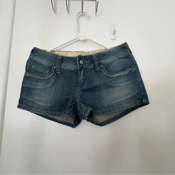 Stylish Blue Denim Women's Shorts - Picture 1 of 5